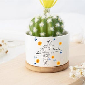Cadeau personnalisé pour la fête des mères en pot de fleurs, maman personnalisée tenant la main avec le nom de l'enfant, cadeau d'anniversaire, pot de fleur de maman