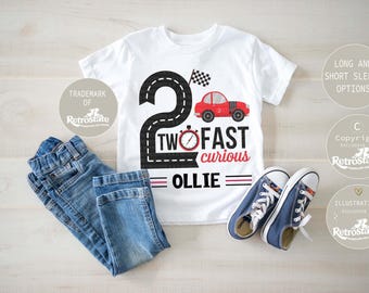 Camiseta de cumpleaños personalizada de algodón Two Fast 2 Curious. Camiseta de cumpleaños de carreras para niños de dos años. Camiseta de cumpleaños para niños de dos años.