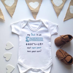 Ingénieur électronicien Corps Costume personnalisé Daddys Little Baby Grow Cadeau Ingénieur électronicien Corps Costume personnalisé Daddys Little Baby Grow Cadeau