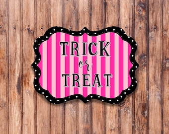 Trick or Treat_Pink_Striped_ Benelux Shaped Wreath Sign
