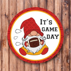Game Day Gnome_Signo de corona roja y amarilla