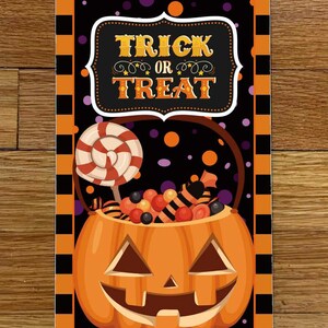 Trick or Treat Candy Wreath Sign