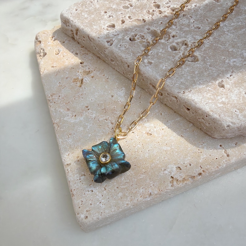 Labradorite and Cubic Zirconia Carved Flower Pendant Necklace with 18k Gold Filled Chain Bild 6