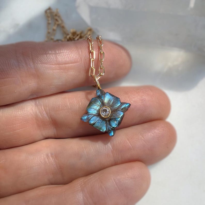 Labradorite and Cubic Zirconia Carved Flower Pendant Necklace with 18k Gold Filled Chain Bild 9