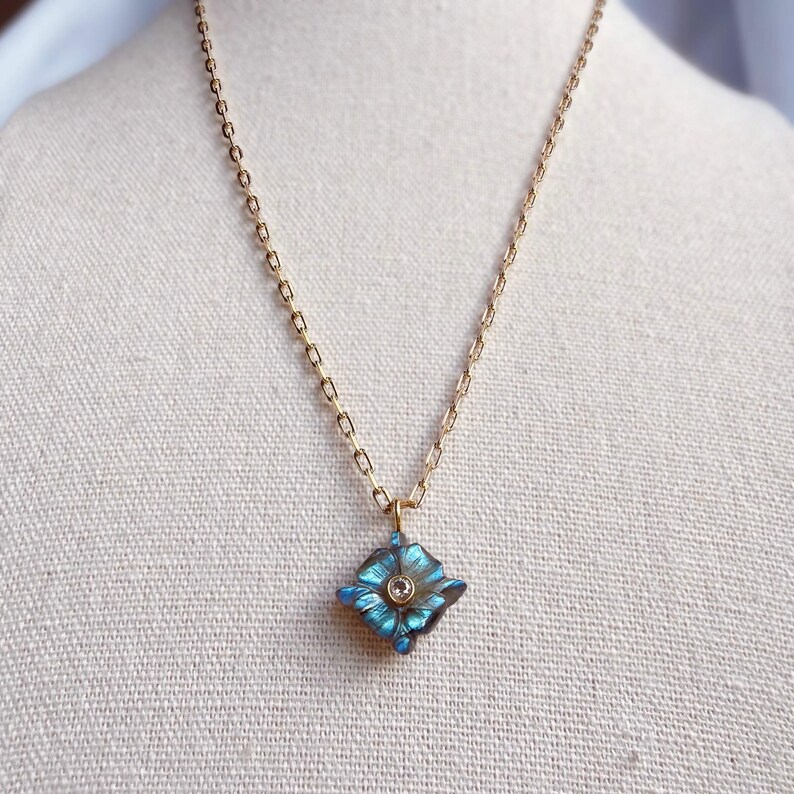 Labradorite and Cubic Zirconia Carved Flower Pendant Necklace with 18k Gold Filled Chain Bild 11