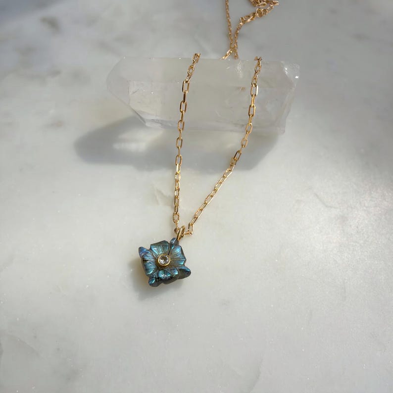 Labradorite and Cubic Zirconia Carved Flower Pendant Necklace with 18k Gold Filled Chain Bild 2