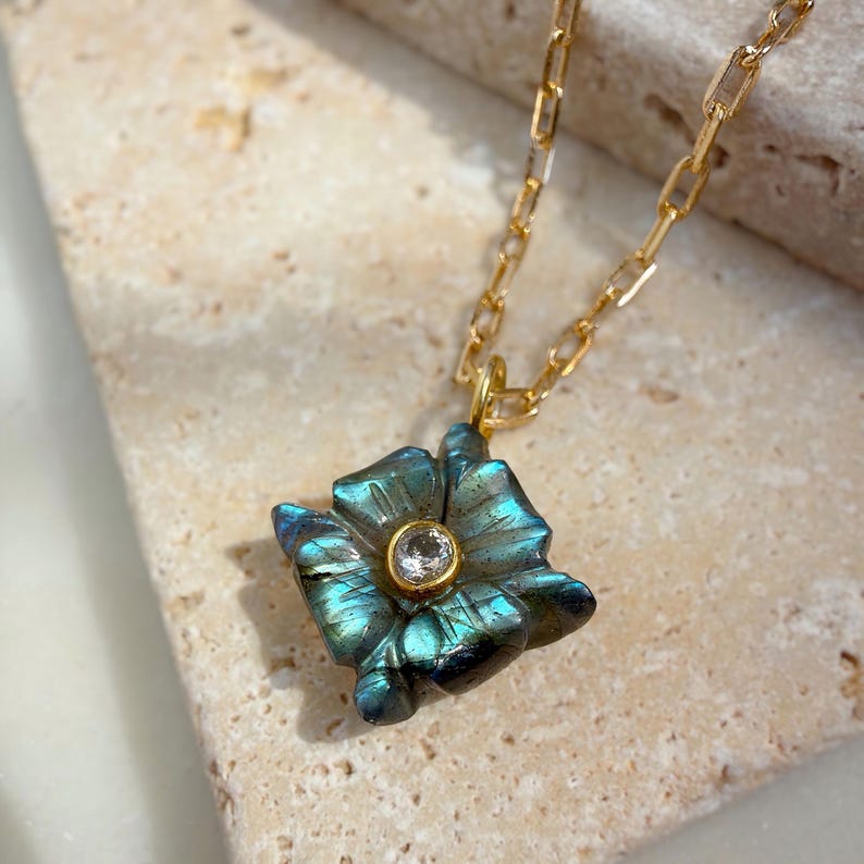 Labradorite and Cubic Zirconia Carved Flower Pendant Necklace with 18k Gold Filled Chain Bild 5