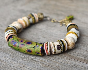 Brazalete de cuentas millefiori venecianas para el codo con cuentas de ojo y concha.