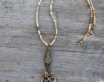 Collar con amuleto Senufo con granito Dogon