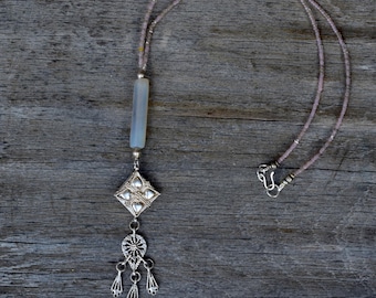 Collar de cristal de ópalo con plata de Yemen