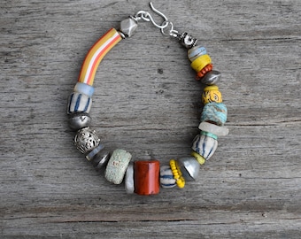 Pulsera de cuentas de lantana con cuentas de Hebrón y cuentas venecianas de codo.