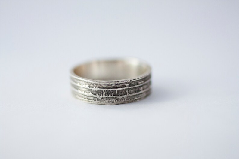Palm tree trunk silver ring Horizontal stripes texture silver ring Organic ring Ring unisex old silver Comfortable silver wedding ring