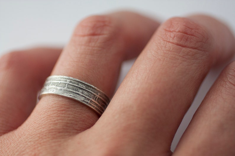 Palm tree trunk silver ring Horizontal stripes texture silver ring Organic ring Ring unisex old silver Comfortable silver wedding ring