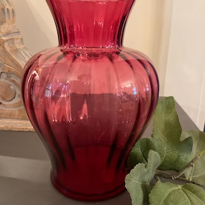Vintage Cranberry Pilgrim Glass Vase, 8 Inches Tall, Cranberry Collectible Art Glass Vase with Ribbed Sides, Cranberry Pilgrim Glass