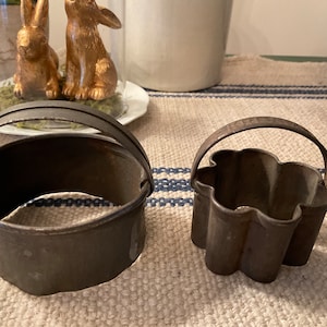 Two Vintage Biscuit Cutters, Tin Cookie Cutters, Kreamer Scalloped Cookie Cutter, Round Cookie Cutter, 2 Vintage Biscuit or Cookie Cutters