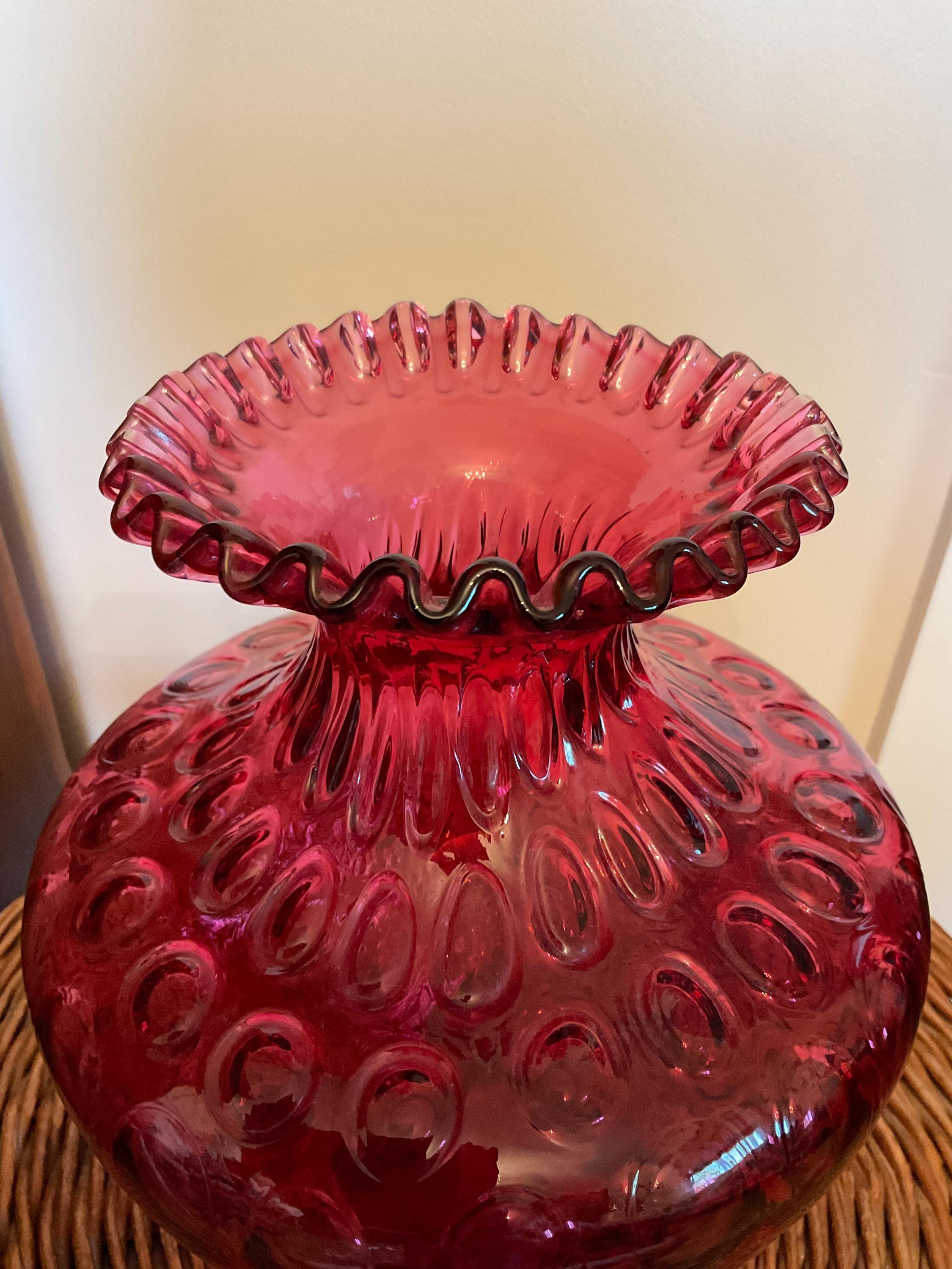 値下げしました！フェントン　コインドット　クランベリーフリルガラス花瓶 ヴィンテージ クランベリー フェントン花瓶：コインドット フリル