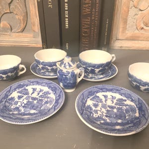 Vintage Blue Willow Transferware Child&#39;s Tea Set: 9-Piece Mini Teapot & Cups