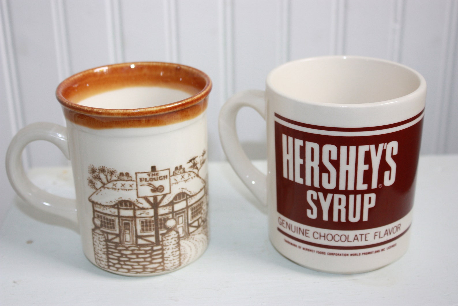 Dos tazas de té o café inglés taza de café pub de