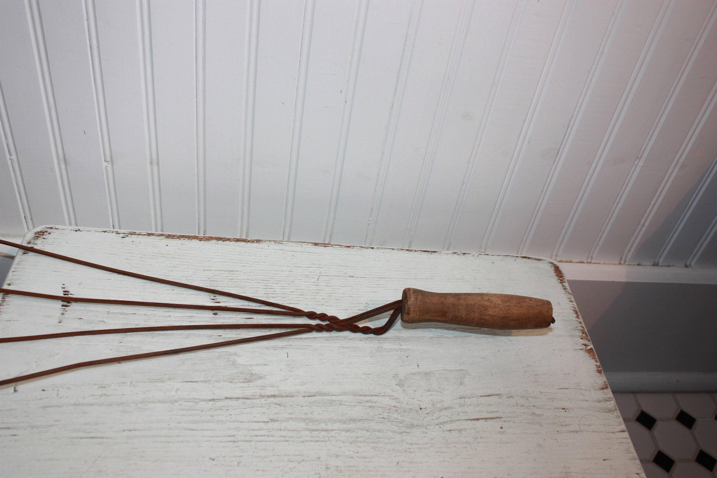 Primitive Rug Beaters Primitive Wire Rug Beater, Farmhouse Primitive Decor, Wire Form With ...