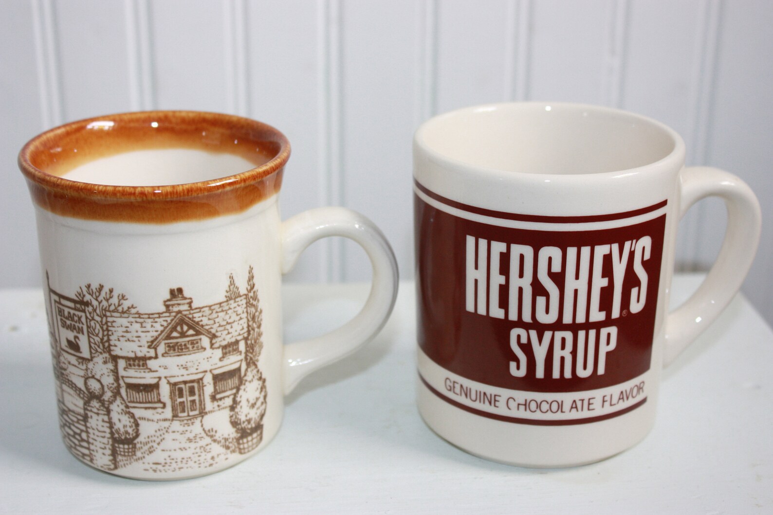 Dos tazas de té o café inglés taza de café pub de