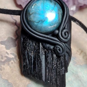 Guerrier. Collier de protection psychique en tourmaline noire.  Pendentif labradorite bleue. Bijoux en cristal spirituels pour hommes