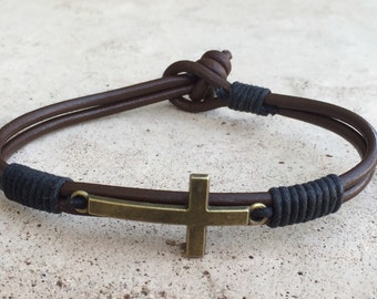 KOSTENLOSER VERSAND-Herren Lederarmband, Braunes Leder Armband, Kordel Armband, Doppel Armband, Bronze Kreuz Armband, Männer Metall Armband