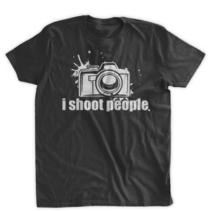 I Shoot People T-Shirt Funny photography T-shirt camera t-shirt Gifts for Photographers Picture Family Mens Ladies Womens Youth Kids T-shirt