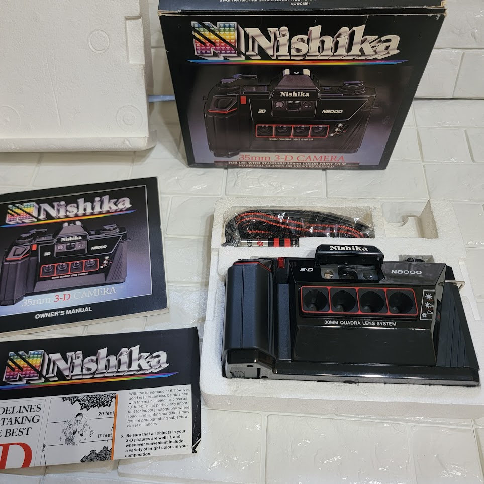 Nishika N8000 3D Lenticular Camera Twin Light 3010 Camera Case NOS