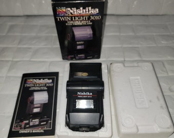 Nishika N8000 ほぼ未使用/ TWIN LIGHT 3010 未使用 Nishika Twin Light 3010 Shoe Mount Flash ('for 3D Camera