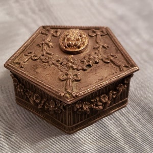 Vintage Small Silver Tone Metal Repousse 5-Sided Lidded Pill - Ring Box