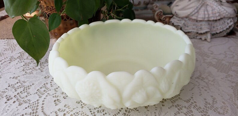Download Vintage Fenton Yellow Custard Glass Bowl Water Lily Pattern | Etsy