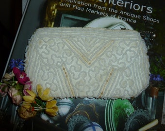 Sweet And Small Vintage Beaded Coin Purse / Purse 1940's - 1950's