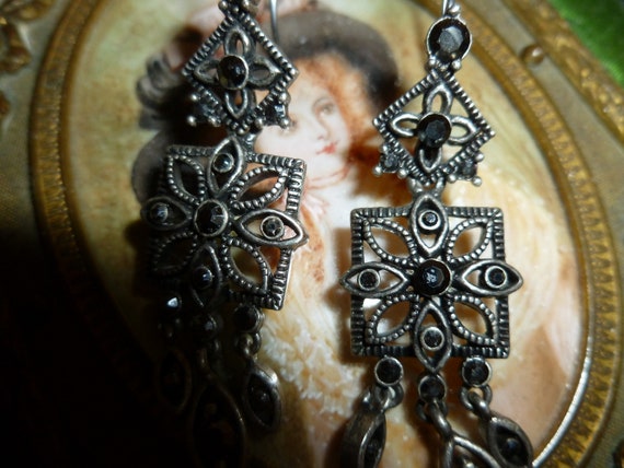 A Beautiful Pair Of Vintage Style Marcasite Earri… - image 9