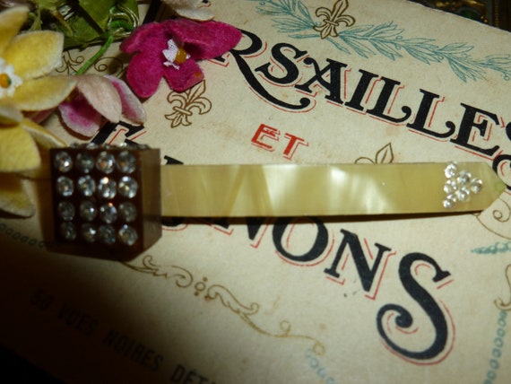 A Vintage Art Deco Celluloid And Rhinestone Brooc… - image 8
