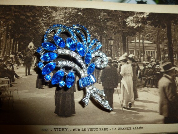 Lovely Vintage Plume Rhinestone Brooch / Silver T… - image 4