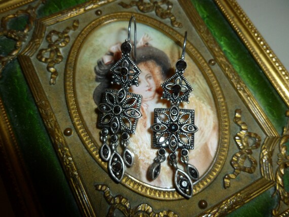 A Beautiful Pair Of Vintage Style Marcasite Earri… - image 4