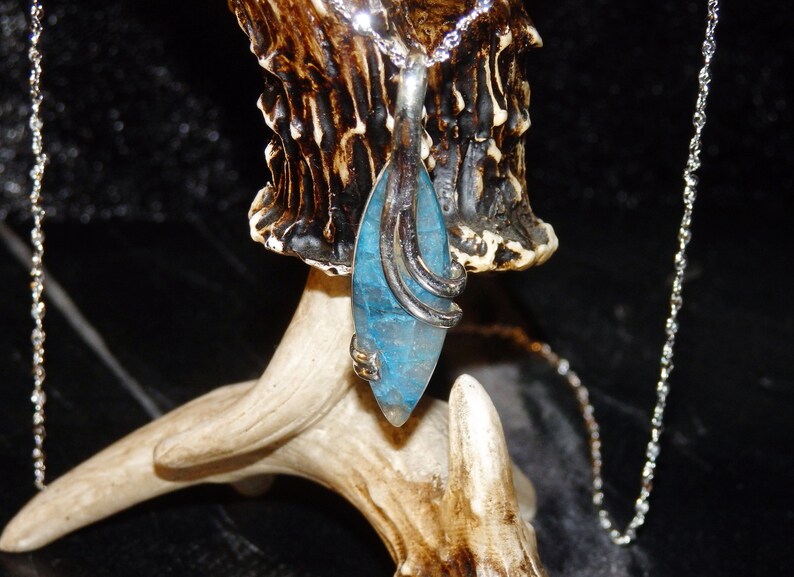 Amazingly Beautiful Lightning Azurite Pendant 925 Sterling Silver Necklace ~ Chakra ~ Meditation ~ Energy ~ Stimulation ~ Spiritual ~ Aura