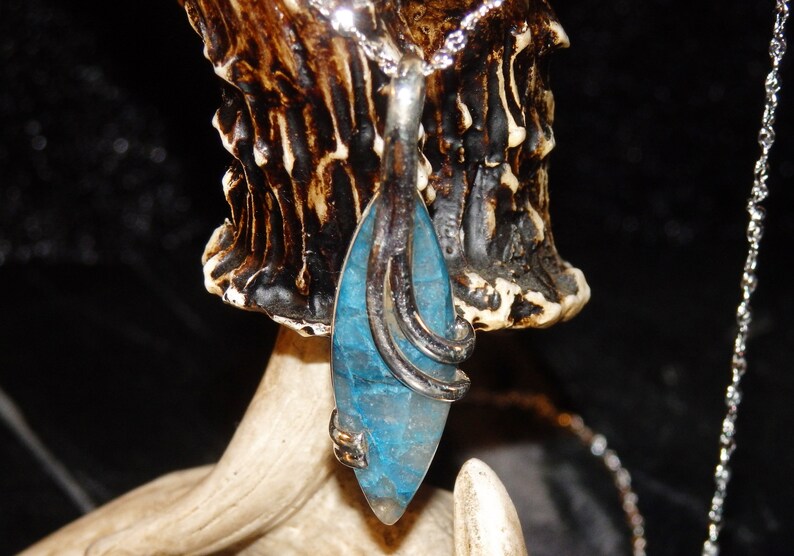 Amazingly Beautiful Lightning Azurite Pendant 925 Sterling Silver Necklace ~ Chakra ~ Meditation ~ Energy ~ Stimulation ~ Spiritual ~ Aura