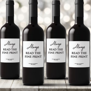 Juego de 4 etiquetas impermeables para botellas de vino con el mensaje "Lee la letra pequeña" para anunciar el embarazo de tu futura abuela.