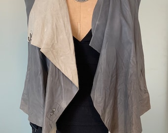 Boho chic 100% leather vest in stylish gray, size XS
