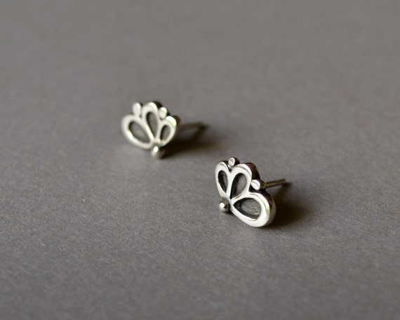 Items similar to Sterling Silver Stud Earrings Flower,Flower Stud ...