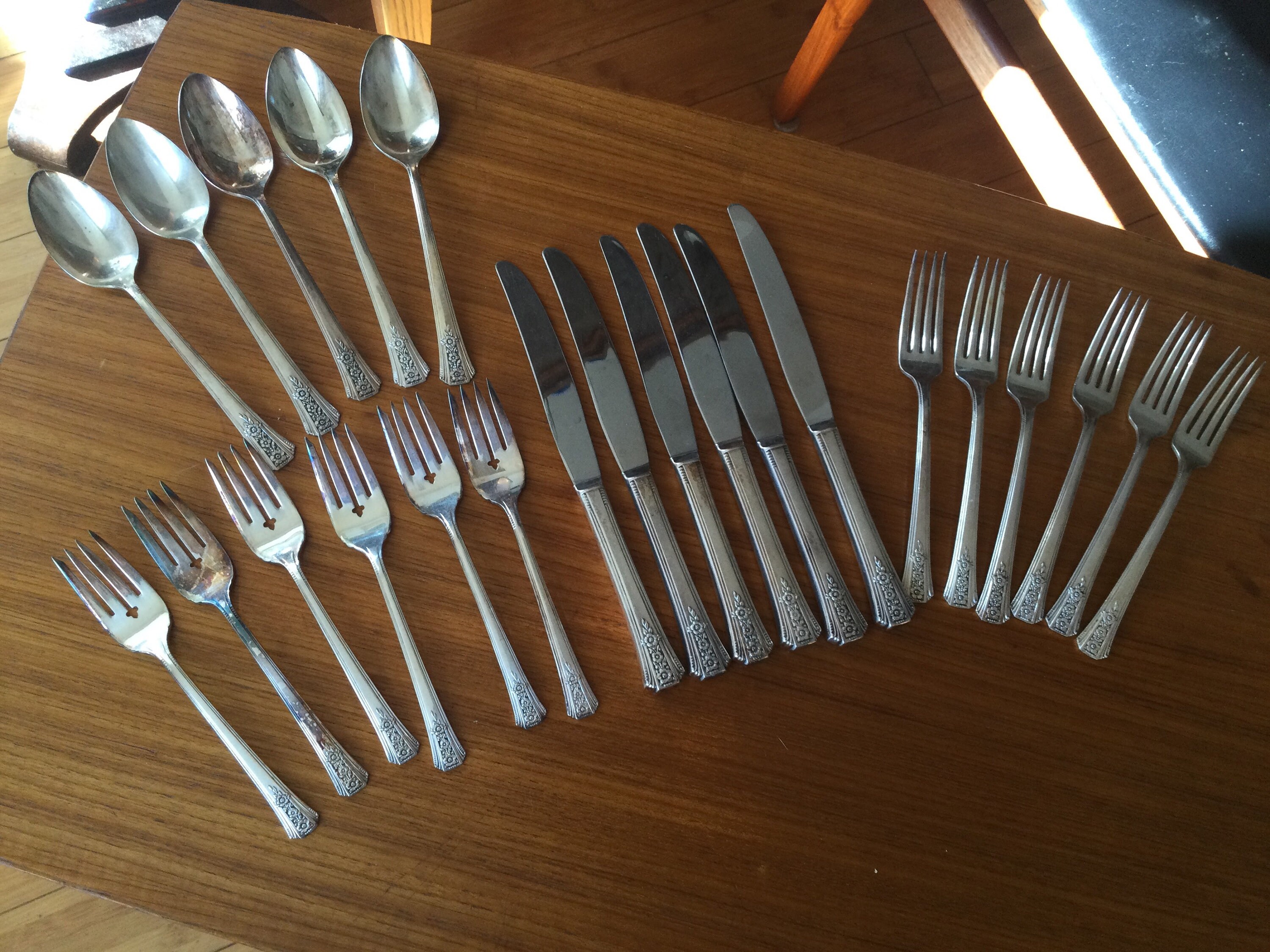 antique-1939-tudor-plate-oneida-silver-plate-flatware-23-pcs-stainless