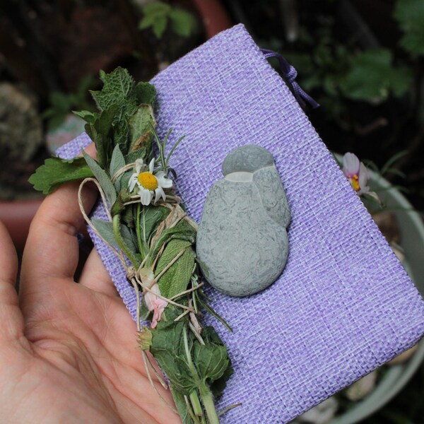 Feeënsteenset * Feeënsteen met lente-smudgestick* Good Energies-set* Earth Maiden Fairy Stone en haar planten