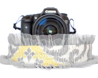 Correa de la cámara de Paisley con tul gris