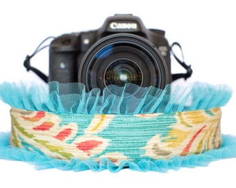 Correa para cámara de tul turquesa con estampado paisley multicolor