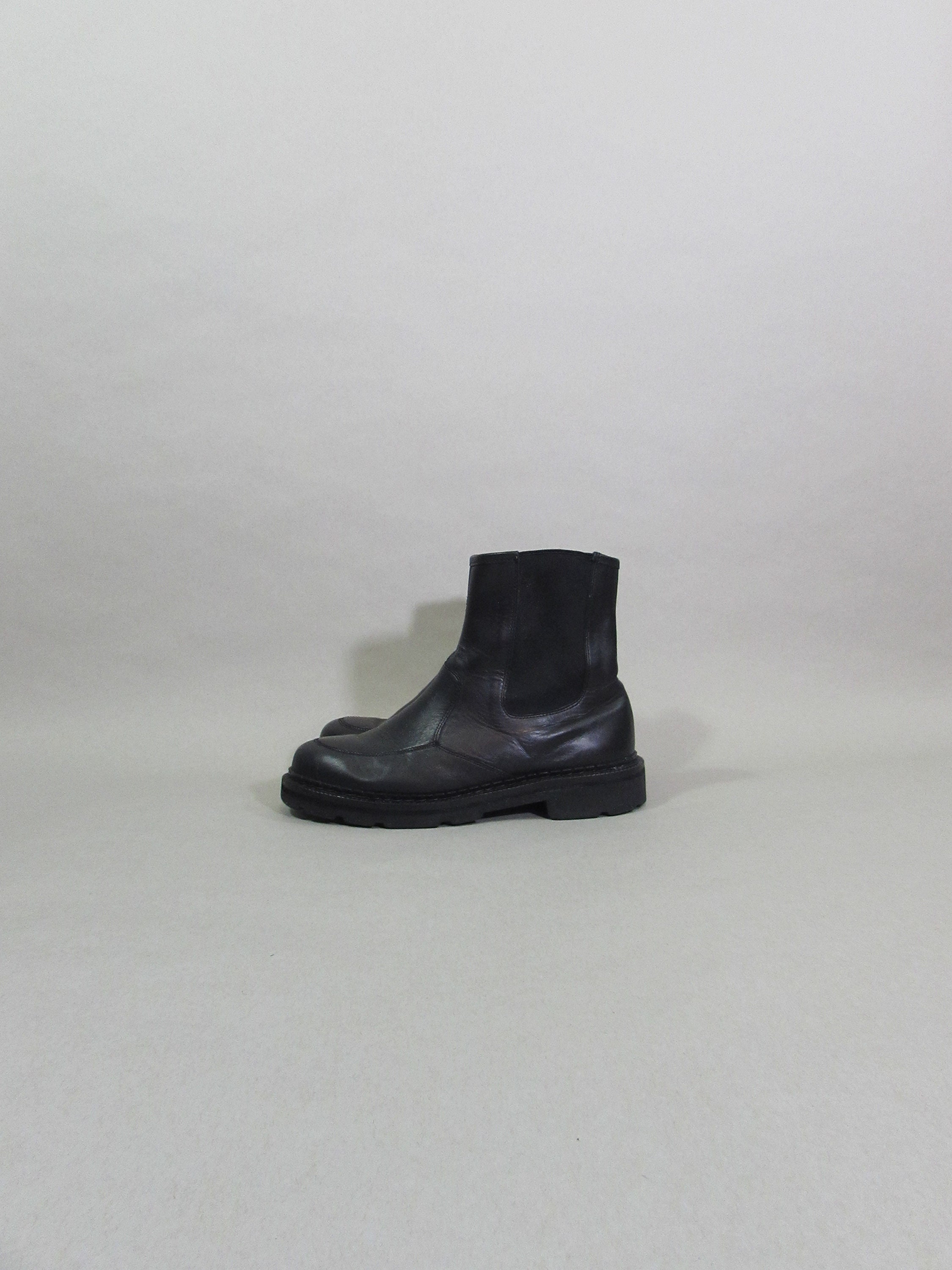 rubber sole chelsea boots womens