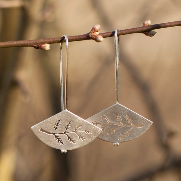 Long fan shaped earrings in silver featuring a vegetal cut out • lightweight, comfortable to wear ••