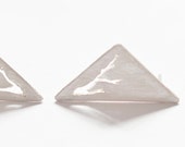 Triangle stud earrings in sterling silver, with hand sawn branches. Modern and organic! •