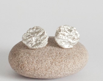 Very organic silver stud earrings, a delicately wild textured and original touch, fits with any outfit for any occasion! (big version) •