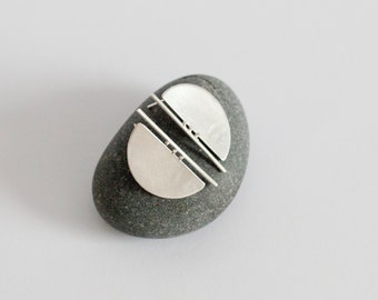 Short halfmoon stud earrings in silver, very modern and stylish with unique arquitectural design! ••